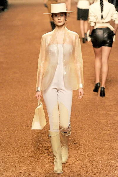 Look 13
